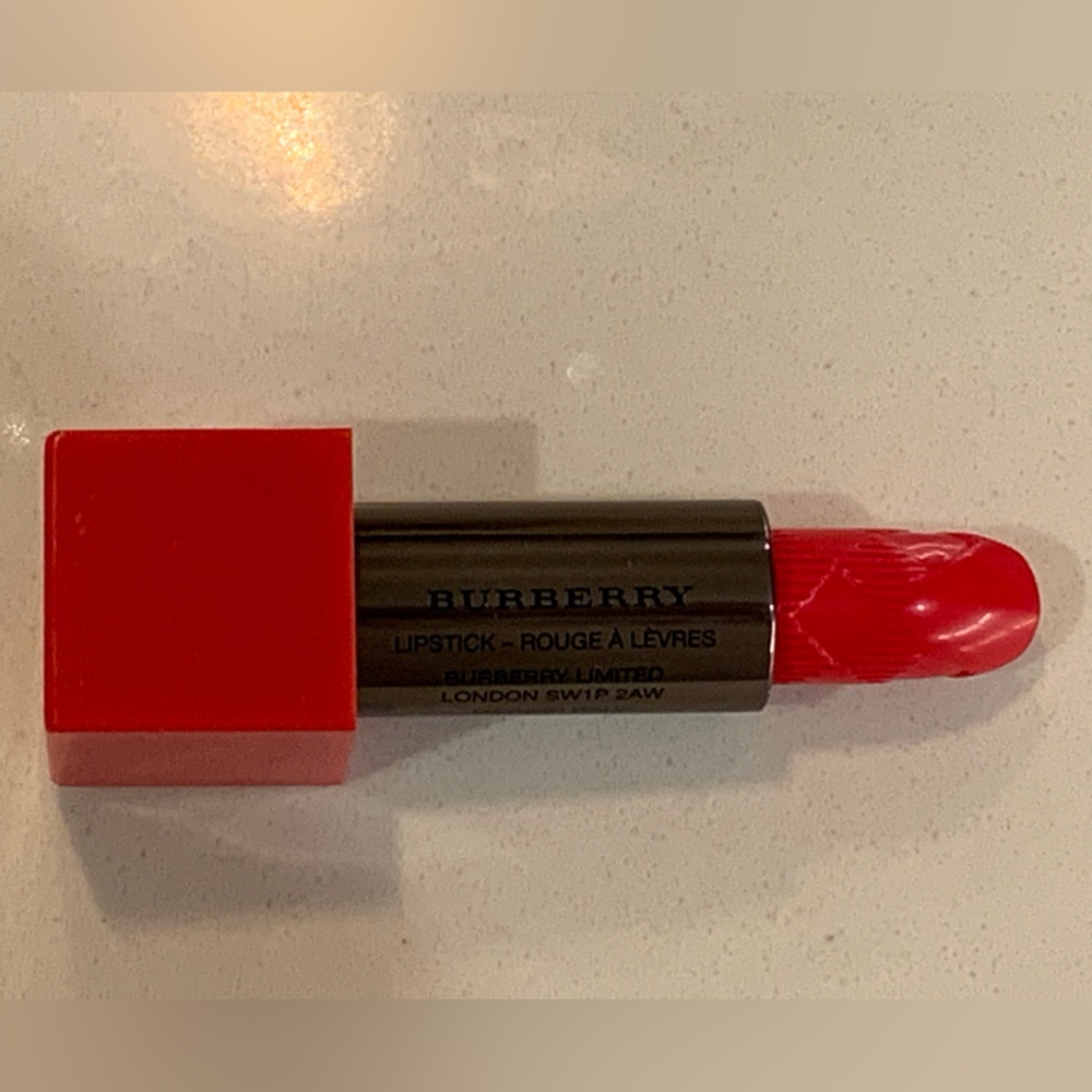 Burberry Kisses Sheer - 53 Crimson Pink - Picture 5 of 7